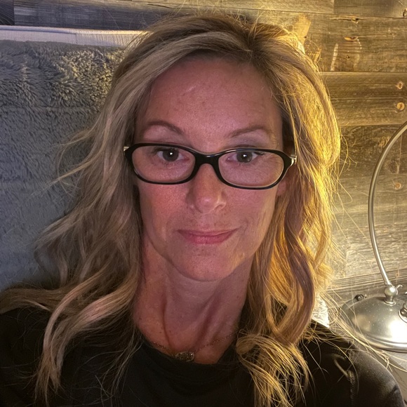 Meet your Posher, Jennifer - Picture 2 of 2